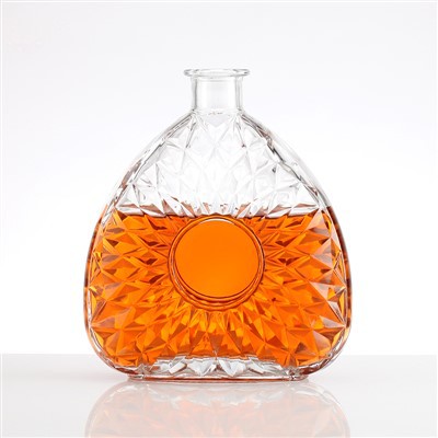 Glassflaske for å holde whisky